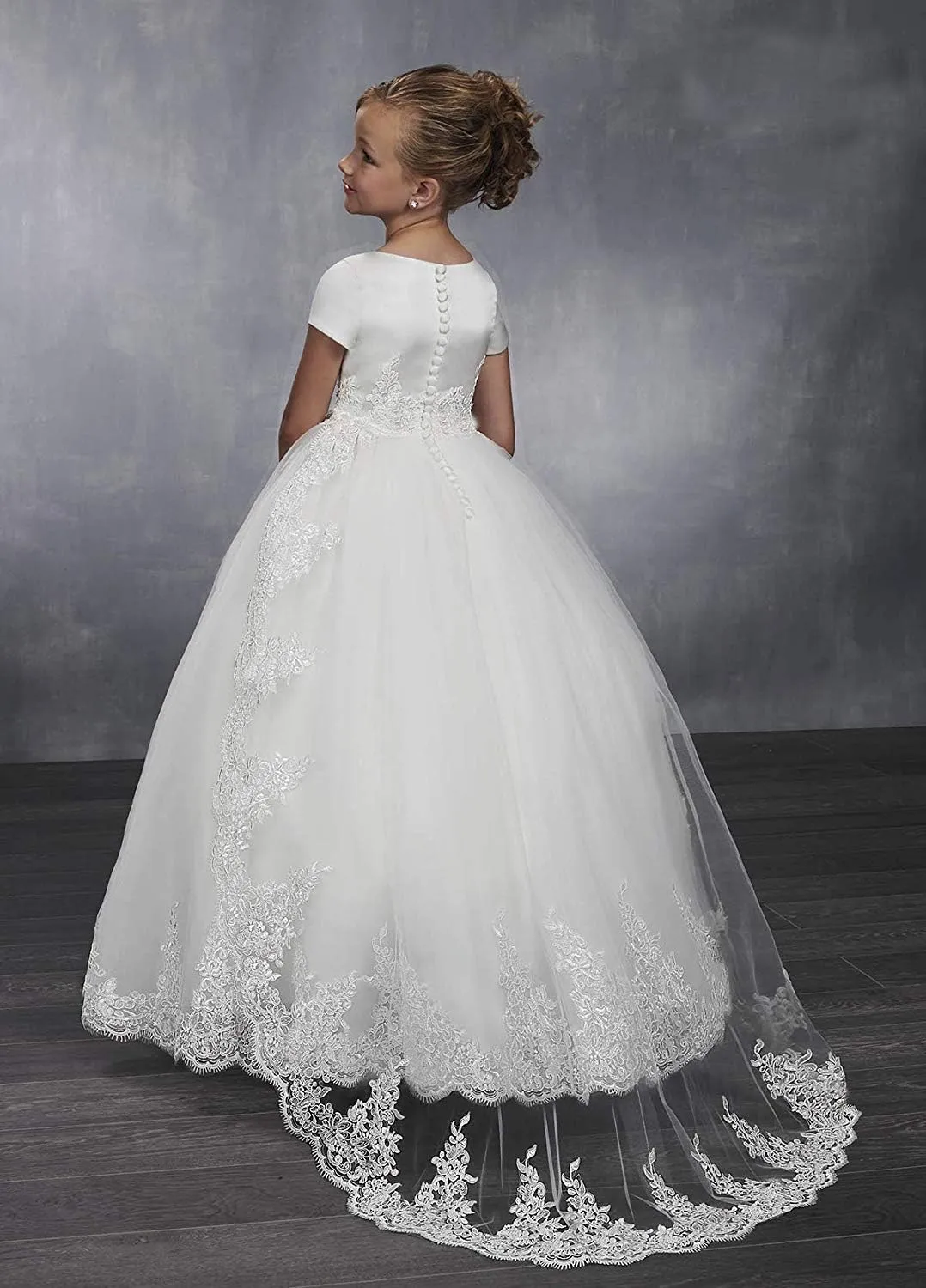 GZCYL White Short Sleeves Holy Communion Ball Gowns Princess Flower Girl Dress with Train Lace